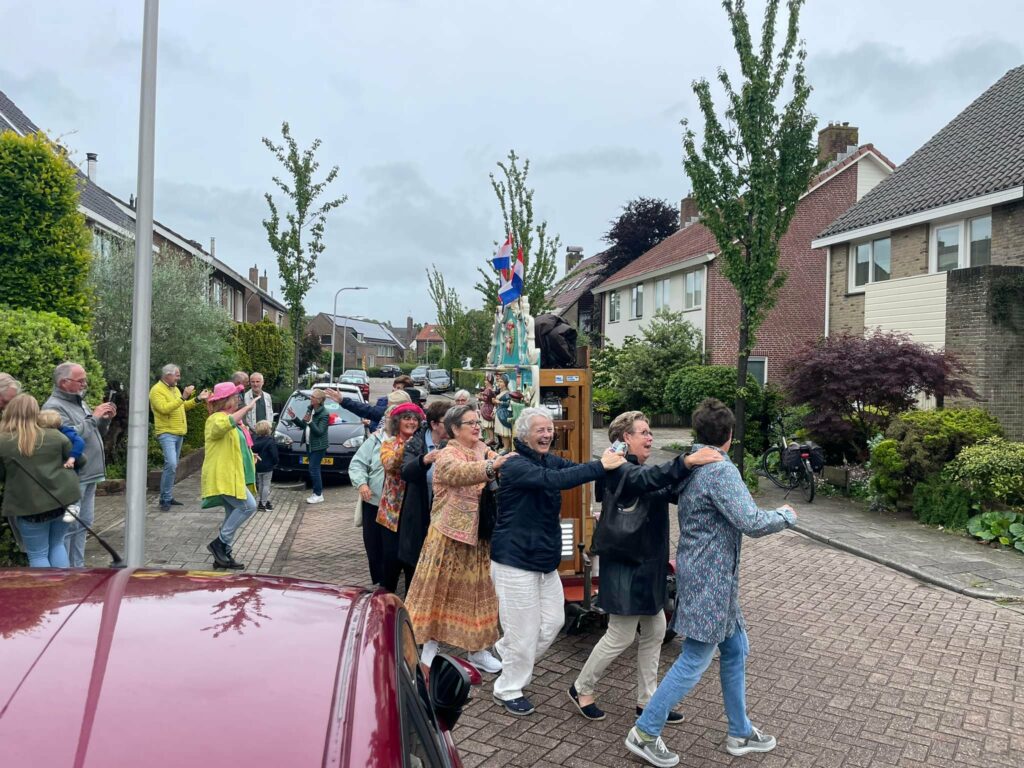 feest in de straat! Een draaiorgel huren in Arnhem  is altijd een goed idee!